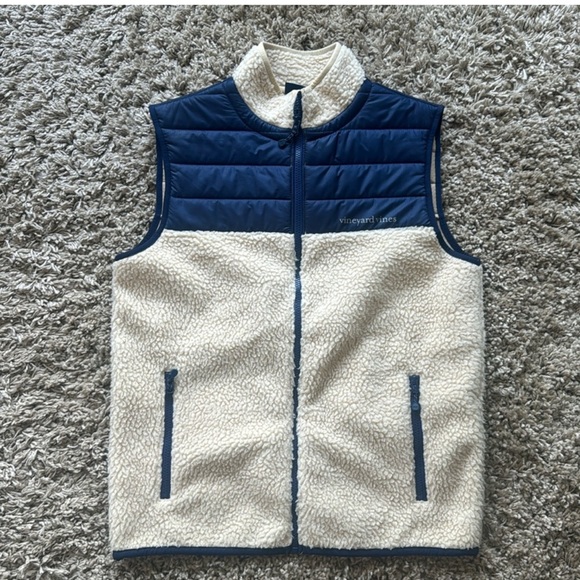 LIKE NEW Vineyard Vibes Men's Sherpa Vest - Main Image